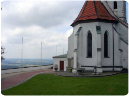 Bei Offingen in Oberschwaben die Kirche auf der Anhöhe "Bussen" 