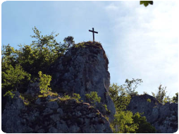 Hayingen Glastal mit Blick auf den Aussichtspunkt Lämmerstein